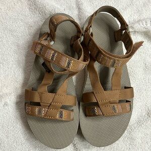 Barely worn Teva Sandals.